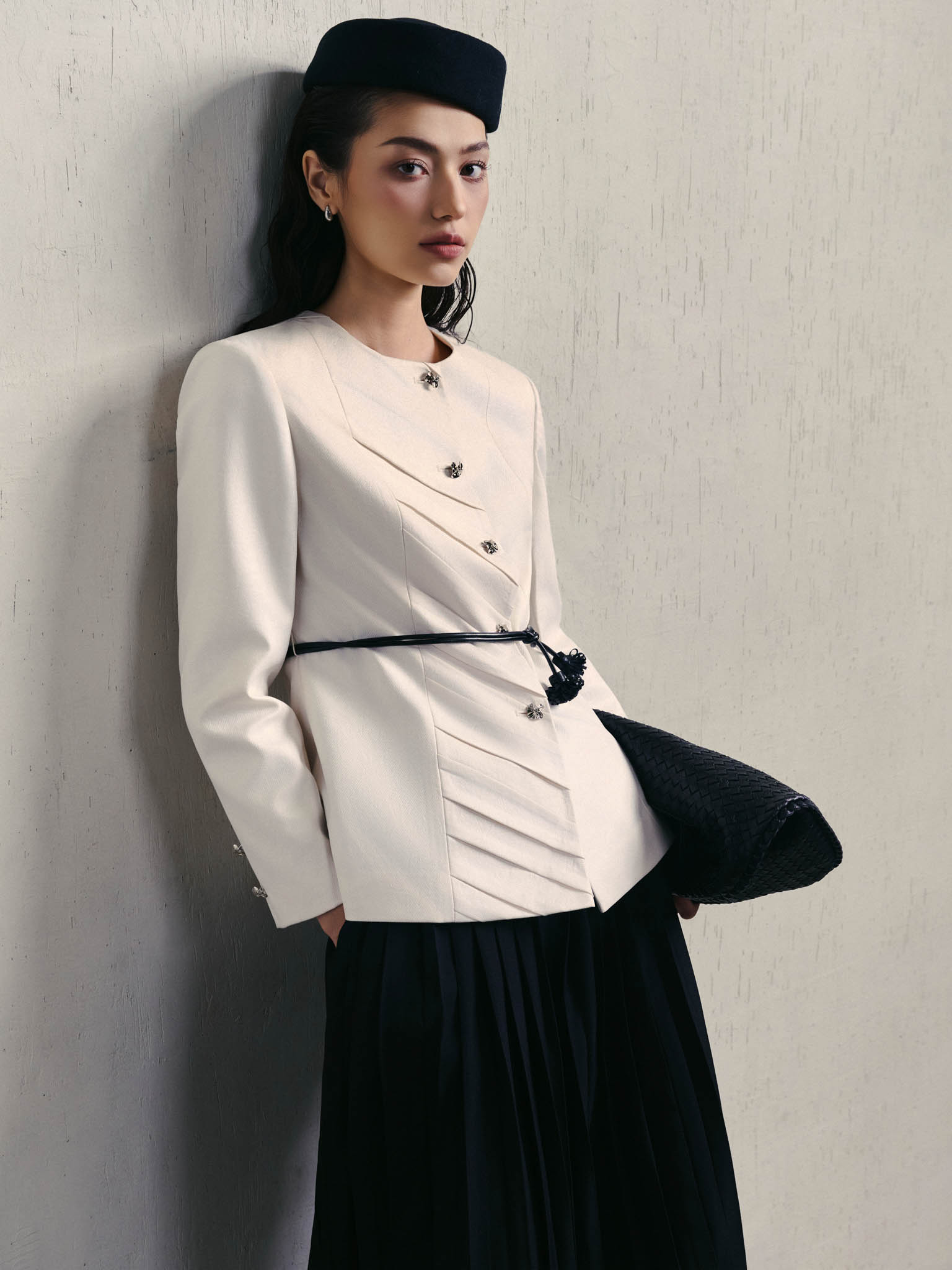 Round-Neck Jacket with Separate Placket and Diagonal Pleats_CV.2-1424
