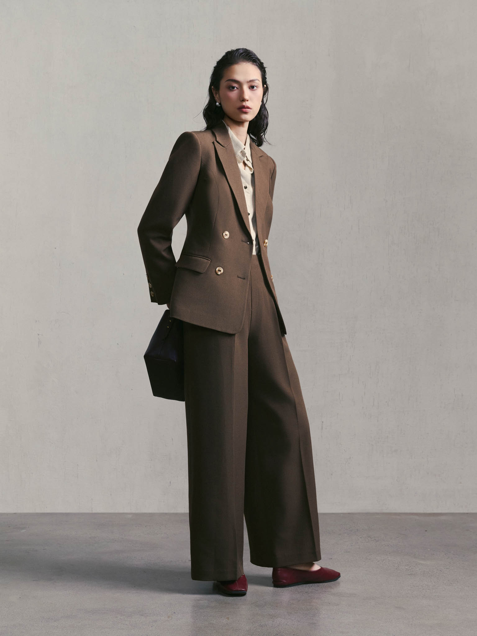 Seamless-Waist Relaxed Straight-Leg Trousers with Slant Pockets_AV.1091